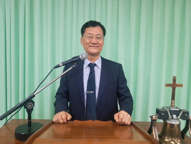 노벨문학상 수상 작가 한강의 삼촌 한충원 목사가 '돌팔매'를 각오하고...